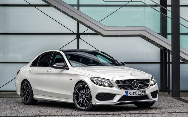 Une histoire de succès pour la Mercedes-Benz C300 et C450 AMG 2016